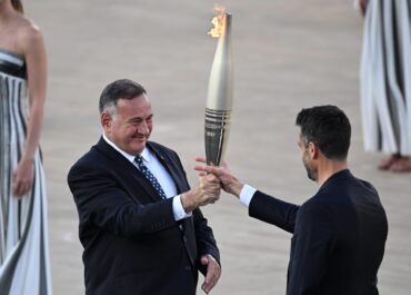 Η Ελλάδα αποχαιρέτησε με συγκίνηση και υπερηφάνεια την Ολυμπιακή Φλόγα
