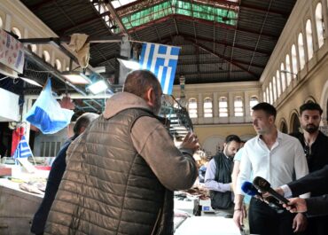 Στη Βαρβάκειο Αγορά ο πρόεδρος του ΣΥΡΙΖΑ Προοδευτική Συμμαχία, Στέφανος Κασσελάκης