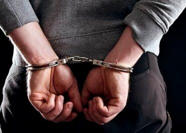 Συνελήφθη αλλοδαπός για κλοπή ελαιόλαδου από μνήματα κοιμητηρίου