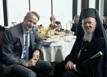 Συνάντηση του πρωθυπουργού  Κυρ. Μητσοτάκη με τον Οικουμενικό Πατριάρχη, στην Ελβετία