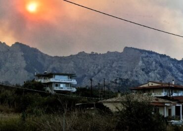 Δήμος Ξυλοκάστρου-Ευρωστίνης : Κλειστά όλα τα σχολεία του δήμου λόγω της φωτιάς