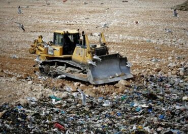 Ο ΕΣΔΝΑ Παίρνει πίσω τις αυξήσεις του τέλους ταφής των απορριμμάτων