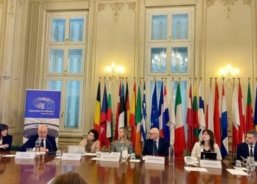 Γυναίκες στην οικοδόμηση της ειρήνης: γιατί και πώς να ενισχύσουν τον ρόλο τους