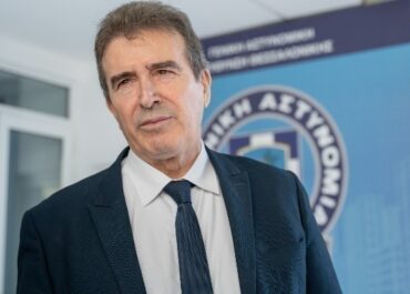 Μ. Χρυσοχοΐδης: Μόνο η σύλληψη αξίζει στους κουκουλοφόρους