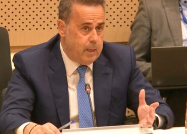 ΥΠΕΝ: Ρύθμιση για τα οικόπεδα που χάνουν το δικαίωμα δόμησης στους οικισμούς