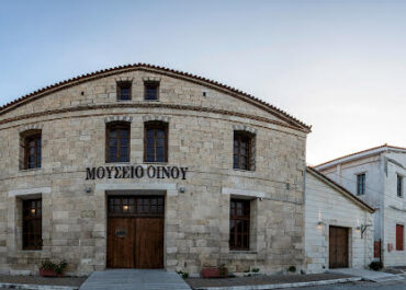 Ο ΚΕΡΚΗΣ ΣΥΝΑΝΤΑ ΤΟ ΠΑΪΚΟ ΣΤΟ ΜΟΥΣΕΙΟ ΟΙΝΟΥ ΕΟΣ ΣΑΜΟΥ