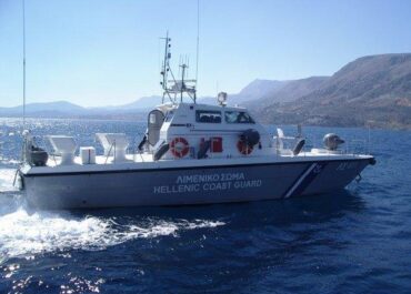 Αποβίβαση ασθενούς από ιστιοφόρο σκάφος στην Ερμιόνη