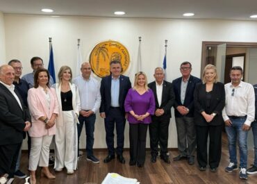 Δήμος Λαρισαίων :: Νέα εποχή στη συνεργασία Λάρισας και Λάρνακας