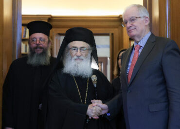 Με τον αρχιεπίσκοπο Σινά, Φαράν και Ραϊθώ και ηγούμενο της Ιεράς Μονής Αγίας Αικατερίνης Όρους Σινά, Δαμιανό, συναντήθηκε ο Κ. Τασούλας