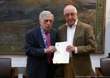 Επίδοση της Ετήσιας Έκθεσης Δραστηριοτήτων της Αρχής Προστασίας Δεδομένων στον Πρόεδρο της Βουλής των Ελλήνων