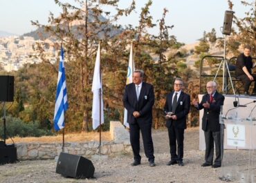 Βράβευση Τόμας Μπαχ στην έναρξη της Διεθνούς Συνόδου για Νέους Ολυμπιακούς Πρεσβευτές
