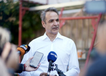 Eπίσκεψη του Πρωθυπουργού Κυριάκου Μητσοτάκη στο 2ο Δημοτικό Σχολείο και το Αθλητικό Κέντρο Καρπενησίου