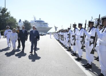 Παρουσία ΥΕΘΑ Ν. Δένδια στην Επιθεώρηση του Στόλου από τον Πρόεδρο της Δημοκρατίας