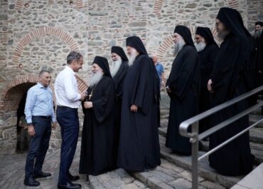 Στην Ιερά Μονή Σίμωνος Πέτρας ο πρωθυπουργός
