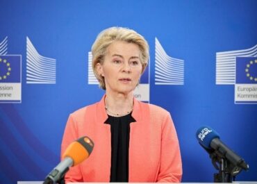Συνάντηση της Ούρσουλα φον ντερ Λάιεν με τον Ντόναλντ Τραμπ την Κυριακή στη Σκωτία