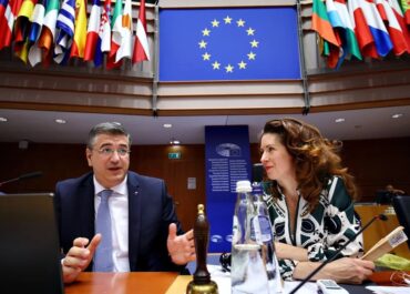 Οι περιφέρειες και οι πόλεις ζητούν περισσότερη στήριξη απέναντι στον μη ισορροπημένο τουρισμό και καλούν για την έναρξη μιας ευρωπαϊκής στρατηγικής για τον τουρισμό.