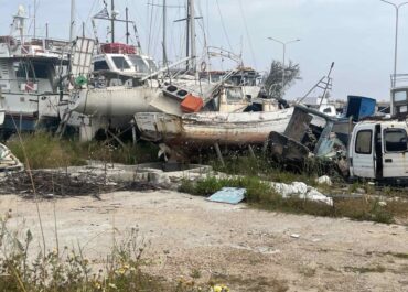 Δήμος Ρόδου  :  Ολοκληρώθηκε ο καθαρισμός του λιμανιού της Ακαντιάς και του Καρνάγιου