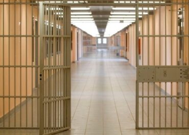 Κρατούμενος εκβίαζε 46χρονο ζητώντας 300.000 ευρώ