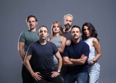 “ΤΟ ΣΠΟΤ” το νέο έργο του Ζήση Ρούμπου σε σκηνοθεσία Σοφίας Πάσχου στο Θέατρο Γκλόρια | Πρεμιέρα 27 Οκτωβρίου