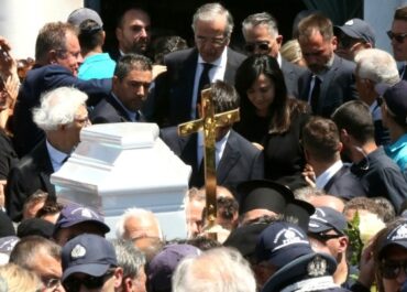 Το ύστατο «αντίο» είπε η οικογένεια του Αντώνη Σαμαρά στην 34χρονη κόρη του