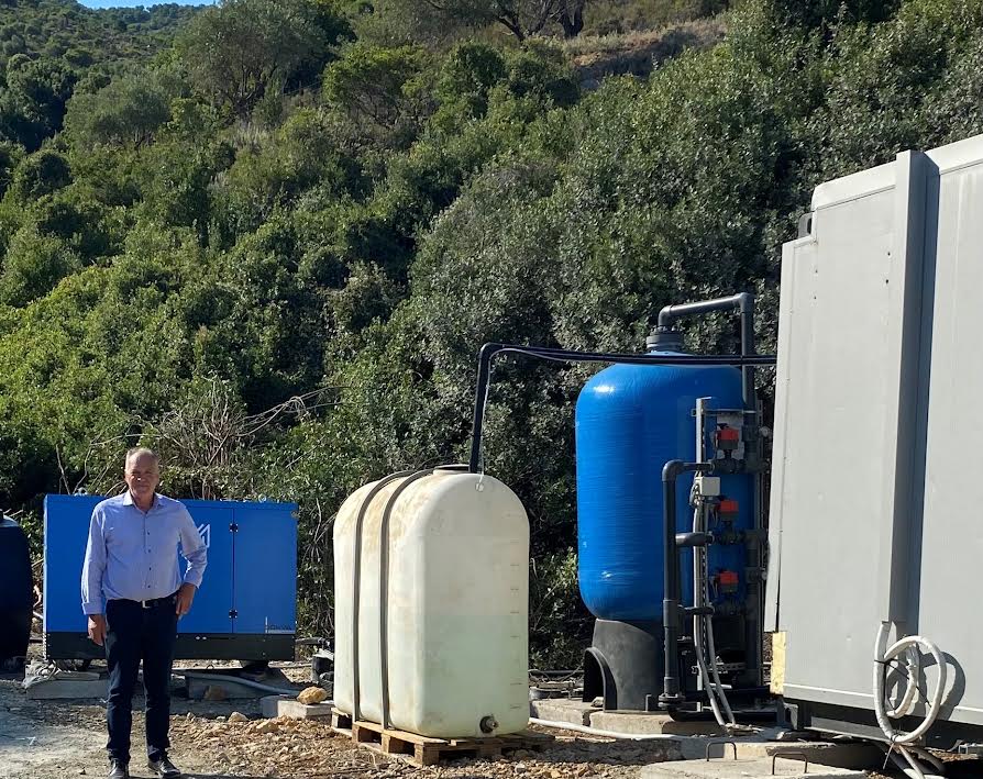 Δήμος Αλοννήσου : Επίθεση δημότη εις βάρος του Δημάρχου Αλοννήσου, για την παρεμπόδιση εγκατάστασης μονάδας αφαλάτωσης.