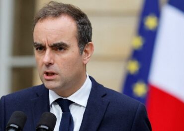 Ο Σεμπαστιάν Λεκορνί στη θέση του πρωθυπουργού ανακοίνωσε ο Εμανουέλ Μακρόν.