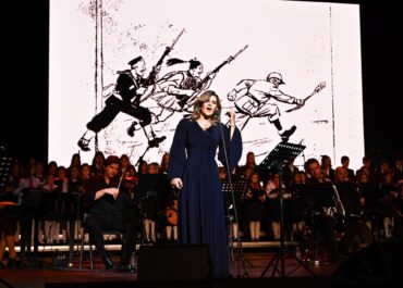 “ΣΟΦΙΑ ΒΕΜΠΟ – Η ΦΩΝΗ ΠΟΥ ΝΙΚΗΣΕ ΤΟΝ ΦΑΣΙΣΜΟ” – ΜΙΑ ΜΟΝΑΔΙΚΗ ΒΡΑΔΙΑ ΣΤΟ ΘΕΑΤΡΟ ΠΑΛΛΑΣ