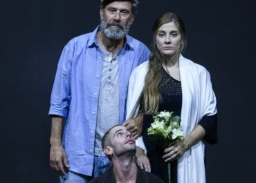 Το εμβληματικό «Τρίτο Στεφάνι» έρχεται στο Θέατρο Τέχνης με την υπογραφή του Στάθη Λιβαθινού