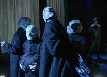 ΓΙΑ 3Η ΧΡΟΝΙΑ «Η λέξη πρόοδος στο στόμα της μητέρας μου ηχούσε πολύ φάλτσα», σε σκηνοθεσία Αικατερίνης Παπαγεωργίου || Από 19 /11 στο Θέατρο Μπέλλος με EARLY BIRD: 9€