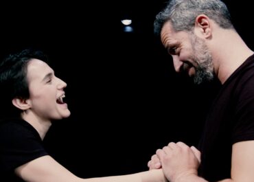 ΣΥΝΕΧIΖΕΤΑΙ η επιτυχία ΤΑ ΠΑΙΔΙΑ ΕΝΟΣ ΚΑΤΩΤΕΡΟΥ ΘΕΟΥ του Μαρκ Μέντοφ σε σκηνοθεσία Δημοσθένη Παπαδόπουλου || ΘΕΑΤΡΟ ΑΛΦΑ