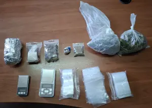 Από αστυνομικούς της Ομάδας ΔΙ.ΑΣ. συνελήφθη 49χρονη ημεδαπή για διακίνηση ναρκωτικών ουσιών στον Άγιο Παντελεήμονα