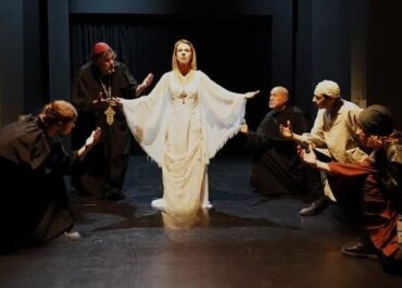 Η ‘’ΑΓΙΑ ΙΩΑΝΝΑ’’ ΤΟΥ ΤΖΟΡΤΖ ΜΠΕΡΝΑΡΝΤ ΣΩ ΓΙΑ ΔΕΥΤΕΡΗ ΧΡΟΝΙΑ ΣΤΟ ΘΕΑΤΡΟ ΤΗΣ ΗΜΕΡΑΣ.