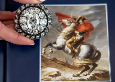Ελβετία: 3,79 εκατ. ευρώ για διαμαντένια καρφίτσα του Ναπολέοντα σε δημοπρασία