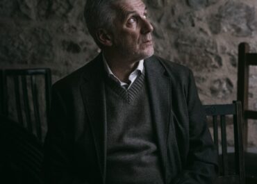 Θέατρο της Οδού Κυκλάδων || “Αρχιμάστορας Σόλνες” με τον Άρη Λεμπεσόπουλο || Σκηνοθεσία Γιώργος Σκεύας