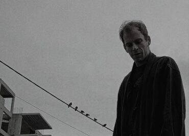 «Διψάει τις Νύχτες» || Μία παράσταση στο Δημοτικό Νεκροταφείο Πειραιά “Η Ανάσταση”