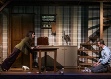 “ΣΤΗΝ ΕΞΟΧΗ” ΘΕΑΤΡΟ ΑΠΟΘΗΚΗ