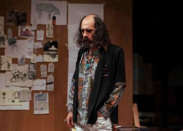 Η ΣΥΝΑΡΠΑΣΤΙΚΗ ΕΞΕΓΕΡΣΗ ΤΟΥ ΧΟΥΛΙΟ ΤΟΓΚΑ του Suyako | Σκην. Βασίλης Μαγουλιώτης | Θέατρο Προσκήνιο