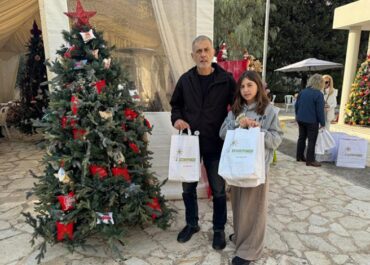 Δήμος Πειραιά : Ο Δήμαρχος Γιάννης Μώραλης στο Χριστουγεννιάτικο bazaar του Χατζηκυριάκειου Ιδρύματος Παιδικής Προστασίας