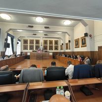 Δήμος Πειραιά : Το Δημοτικό Συμβούλιο Πειραιά ενέκρινε τα ανταποδοτικά τέλη  για το 2026