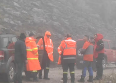 Aγκαλιασμένοι εντοπίστηκαν οι τέσσερις ορειβάτες που χτυπήθηκαν από χιονοστιβάδα στα Βαρδούσια