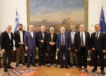 Η Εκτελεστική Επιτροπή της Κεντρικής Ένωσης Δήμων Ελλάδας (ΚΕΔΕ) στη Βουλή των Ελλήνων