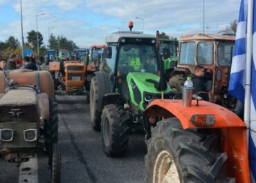 Κλειστή και σήμερα η Ε.O. Αθηνών–Θεσσαλονίκης στη Νίκαια – Κλιμακώνουν οι αγρότες