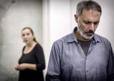 «Αναζητώντας την Ελένη»  Κείμενο – Σκηνοθεσία : Νατάσα Νταϊλιάνη – Σκηνή Ωμέγα