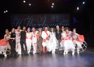 “Η ΠΑΠΛΩΜΑΤΟΥ” – ΜΕ ΠΟΛΥ ΜΕΓΑΛΗ ΕΠΙΤΥΧΙΑ ΠΡΑΓΜΑΤΟΠΟΙΗΘΗΚΕ Η ΕΠΙΣΗΜΗ ΠΡΕΜΙΕΡΑ ΤΗΣ ΠΑΡΑΣΤΑΣΗΣ