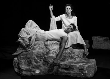 Η Πύλη της Κόλασης – Αυλαία κατεβάζει σε 10 παραστάσεις τη συγκλονιστική παράσταση του Γιάννη Καλαβριανού