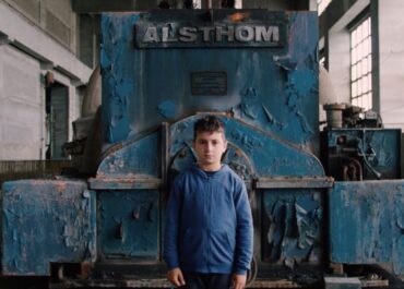 Η ΤΑΙΝΙΑ “MOTHER COMPANY” ΤΩΝ ΑΛΕΞΑΝΔΡΟΥ ΡΑΠΤΟΤΑΣΙΟΥ ΚΑΙ ΚΩΝΣΤΑΝΤΙΝΟΥ ΘΩΜΑΪΔΗ ΕΡΧΕΤΑΙ ΣΤΗΝ ΕΛΛΑΔΑ