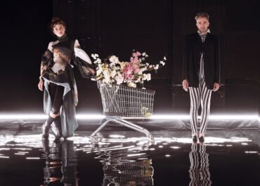 Παράταση παραστάσεων για το «Όνειρο ενός Γελοίου», τη sold out μυσταγωγία της Έφης Μπίρμπα και του Άρη Σερβετάλη στο Θέατρο Κιβωτός