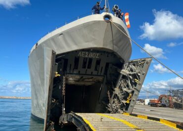 Μεταφορά στρατιωτικού υλικού το οποίο παραχώρησε η Ελλάδα στον Λίβανο