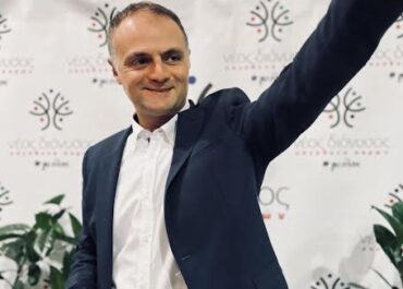 Νίκος Καρυστινός : “Η ζωή δεν έχει αξία παρά όσο ξοδεύεται !”