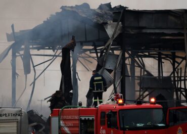 Μεγάλη πυρκαγιά σε εργοστάσιο στα Τρίκαλα  3 νεκροί, 2 αγνοούνται